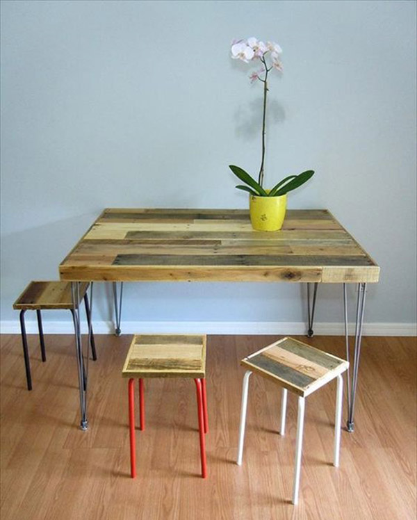 Bàn ăn tối giản với bàn gỗ chân Hairpin