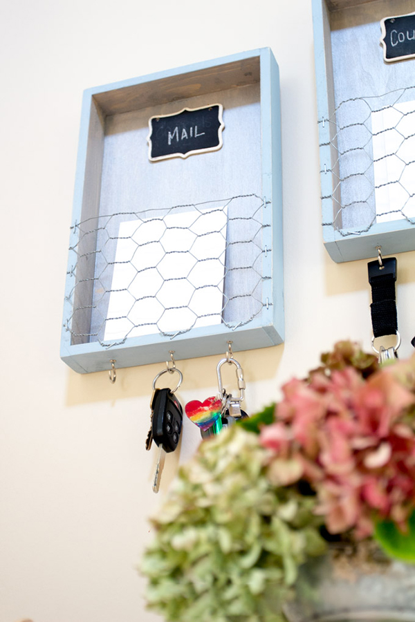 Hộp để thư từ, đồ dùng nhỏ cùng móc treo chìa khóa