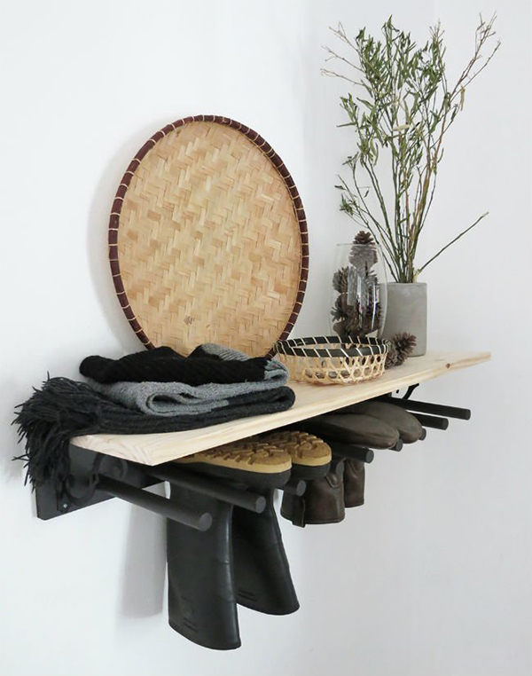 kệ để đồ tích hợp giá treo giữ phom boots