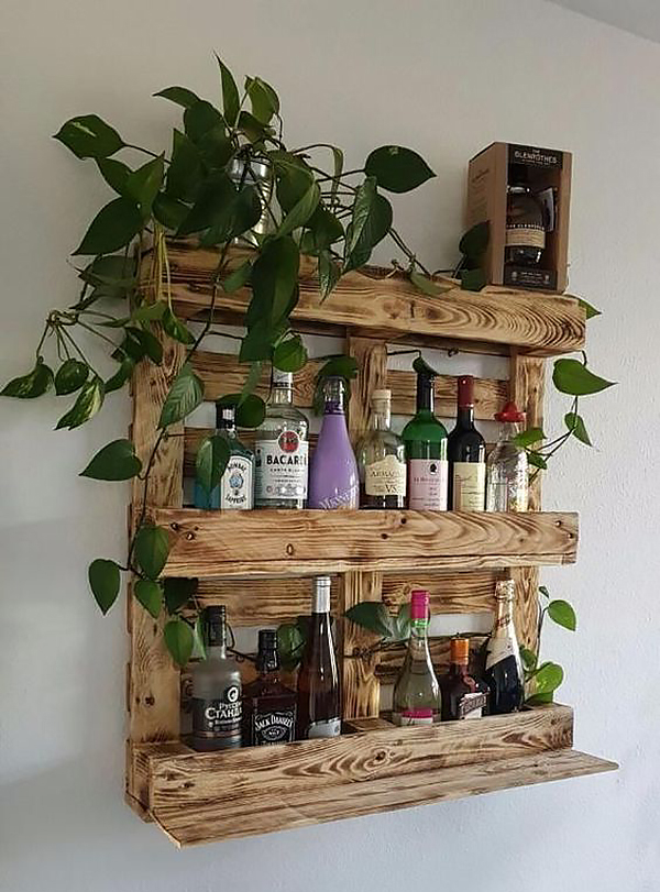 Kệ để rượu làm từ tấm pallet lớn
